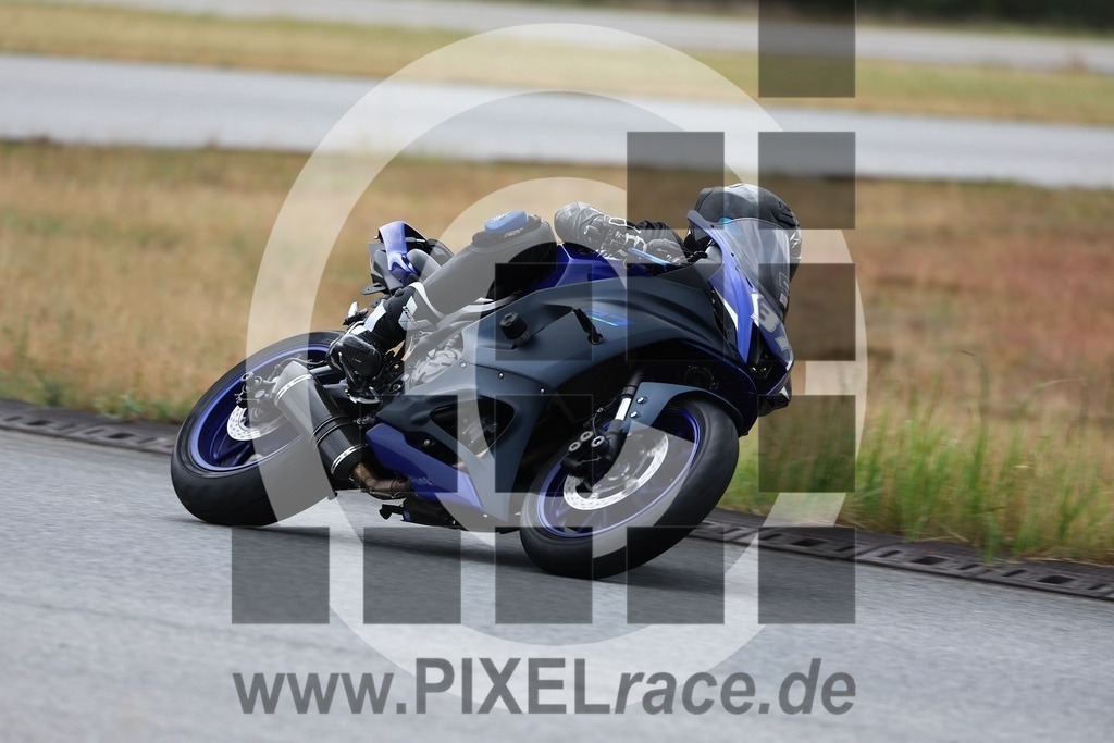0037-20250608_10285 | Schöne Erinnerungen an spannende Momente - das festzuhalten ist unser Job. PIXELrace.de ist seit 2003 auf den Rennstrecken Europas unterwegs um die Action draußen beim Fahren und die wunderbare Stimmung imm Fahrerlager für euch einzufangen.