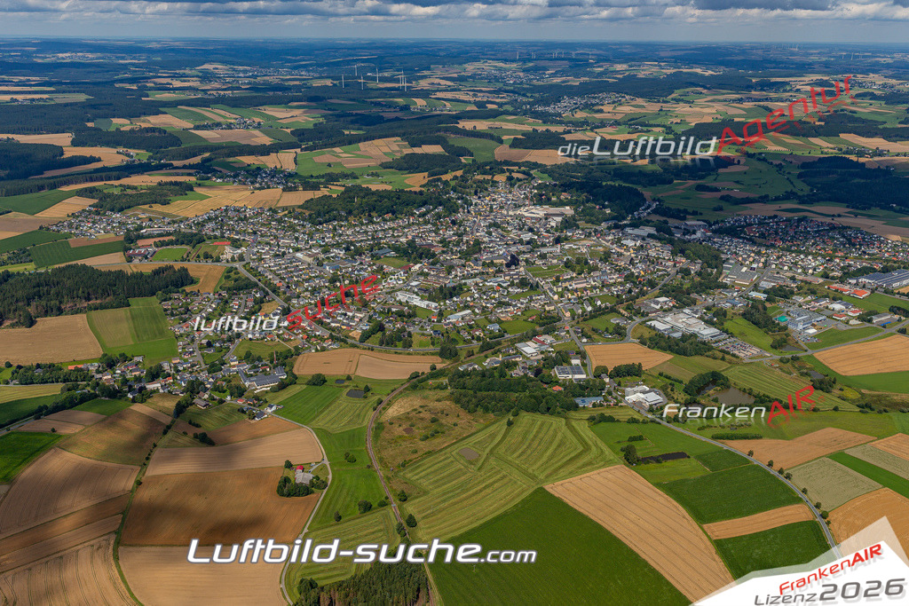 Aktuelles Luftbild von  Helmbrechts Kauf mit Lizenz / Bildrechten möglich- Die Luftaufnahme wurde 2021 mittels UL-Flugzeug erstellt ( keine Drohne ) - hochauflösende Kamera-Systeme von  Canon -Beste Qualität - Für grossformatige Ausdrucke geeignet. Die Geschenkidee !