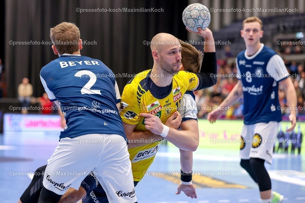 BHC16112501049 | 16.11.2025, Handball, HBL, Bergischer HC - Rhein-Neckar Löwen, Mitsubishi Electric HALLE Düsseldorf: Noah Beyer (BHC #02) im Zweikampf gegen  Lukas Sandell (Rhein-Neckar Löwen #11) 