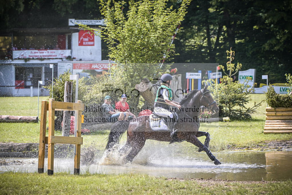 DOS_8977 | Entdecke hochwertige Reitturnierfotos von Foto Oger. Professionell, emotional und authentisch – jetzt Lieblingsmomente im Shop bestellen.Deutschlandweite Turnierfotografie. - Realisiert mit Pictrs.com
