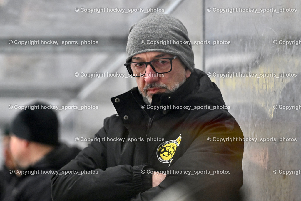 EC MET PHOTOVOLTAIK HORNETS SPITTAL vs. EV ZELTWEG MURTAL LIONS | Headcoach EC Hornets Spittal Winkler Hans, EC MET PHOTOVOLTAIK HORNETS SPITTAL vs. EV ZELTWEG MURTAL LIONS, EC MET PHOTOVOLTAIK HORNETS SPITTAL vs. EV ZELTWEG MURTAL LIONS am 08.02.2026 in Spittal an der Drau (Eissportzentrum Spittal), Austria, (Photo by Bernd Stefan)
