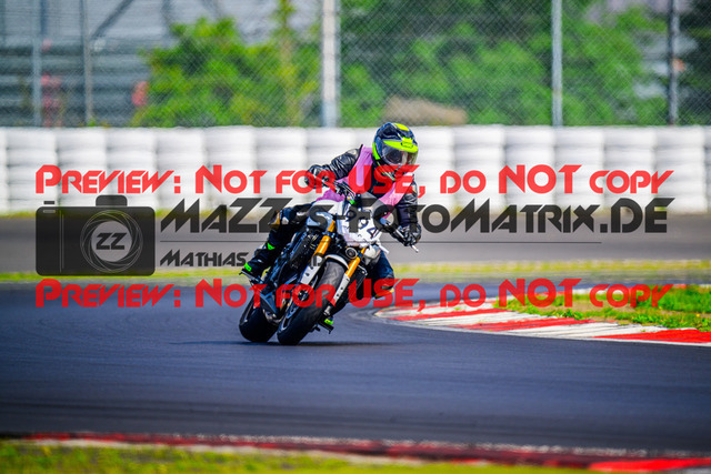 MaZZes_FotoMatrix_240717_6007705_2-99 | INST