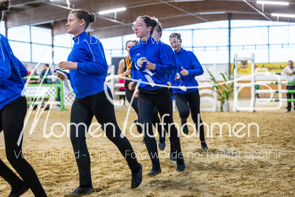 Platzierung5+6+7+NS-037 | MomenTaufnahmen Pferdesportfotos