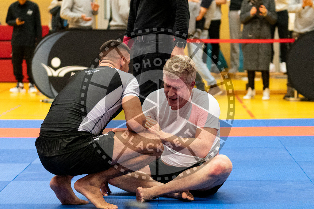 20231118PBB14123 | Fighters compete during the AJP Tour 600 Frankfurt Championship in Frankfurt/Main, Germany, on November 18, 2023.