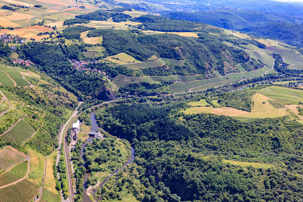 Luftbild: Schloßböckelheimer Felsenberg im Ortsteil Böckelheim in Schloßböckelheim im Bundesland Rheinland-Pfalz in Deutschland. Foto: IMG_30025.jpg vom 05.07.2010 durch Werner Riehm/FLY-FOTO.de