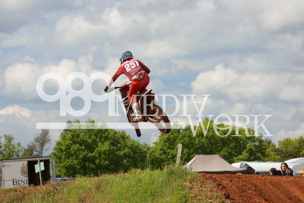 5E6A0504 | 989 MEDIAWORK