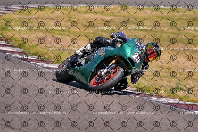 26bt05-1306 | markuskiefer.com - Realisiert mit Pictrs.com