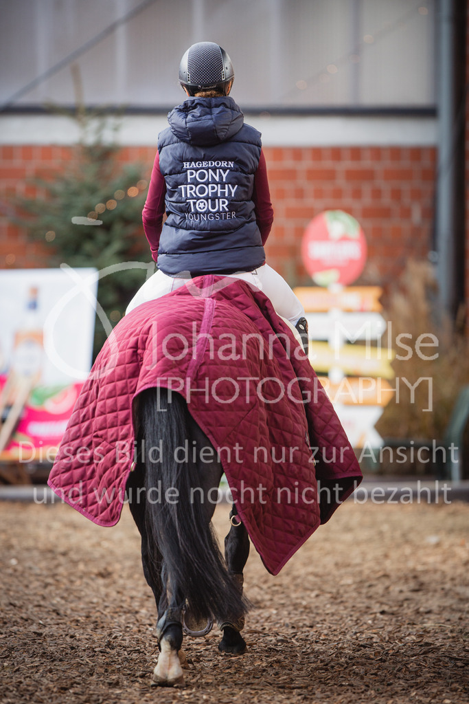 221127_Winterfestival_L-Spr_HPTTY-200 | Deine schönsten Turniermomente als professionelle Fotos! Entdecke hochwertige Pferdesport-Fotografie im Online-Shop. Jetzt Fotos finden & bestellen!