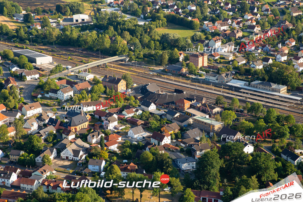 Das Luftbild zeigt :  Neuenmarkt - Die Luftaufnahme wurde 2023 vom UL-Flugzeug aus erstellt ( keine Drohne ) - Hochauflösende Luftaufnahme - Für grossformatige Ausdrucke geeignet. Die Geschenkidee !Mit Lizenz und Bildrechte bestellbar
