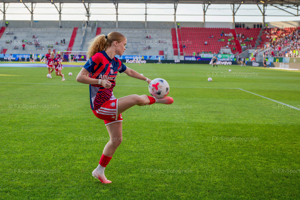 Supercup-Frauen-Bayern-Muenchen-vs-VfL-Wolfsburg 006 | Sportfotos und Eventgalerien von FX-Sportfotografie. Bilder von Fußball, Vereinsveranstaltungen und Events direkt ansehen und als Download bestellen. - Realisiert mit Pictrs.com