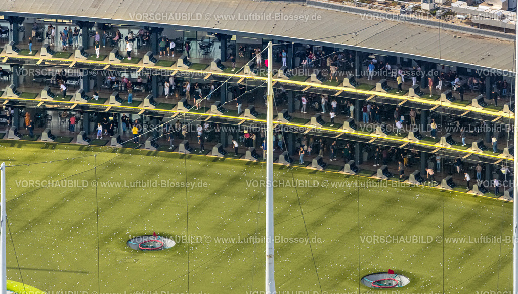 Oberhausen240401208 | Luftbild, Abschlagplätze der Topgolf Oberhausen Anlage, große Unterhaltunggolfanlage mit modern ausgestatteter Driving Range am Westfield Centro Einkaufszentrum, Borbeck, Oberhausen, Ruhrgebiet, Nordrhein-Westfalen, Deutschland