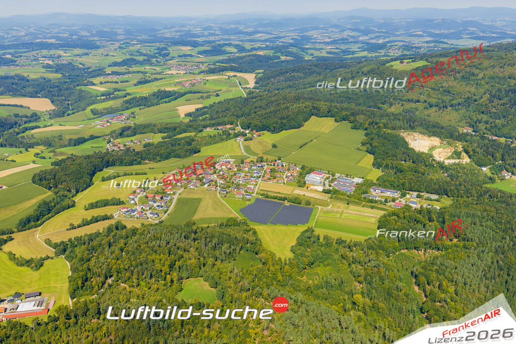 Schöne Luftaufnahme als Geschenk in Oberkümmering Hauzenberg - Die Luftbildaufnahme wurde 2025 vom UL-Flugzeug heraus erstellt ( keine Drohne ) - Hochauflösende Luftaufnahme -Nicht vergleichbar mit Google Maps oder Satelittenbilder- Die Geschenkidee !Mit Lizenz und Bildrechte bestellbar