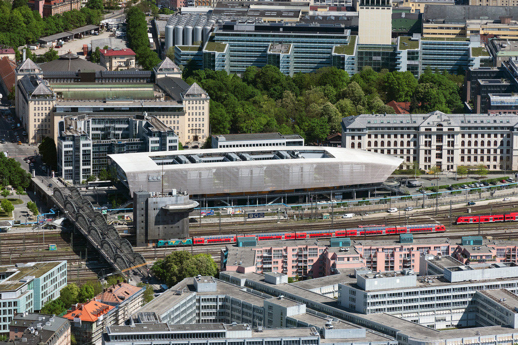 dr__0064197.jpg | MüNCHEN 29.04.2025 ZOB Omnibus- Bahnhofs- Terminal an Arnulfstraße der Verkehrsbetriebe im Ortsteil Ludwigsvorstadt in München im Bundesland Bayern, Deutschland. Weiterführende Informationen bei: ALPINE Bau CZ a.s.,  Auer Weber Assoziierte GmbH,  H-BAU Technik GmbH,  HOCHTIEF Aktiengesellschaft AG,  Wealthcap Kapitalverwaltungsgesellschaft mbH. // Central Bus Station to Arnulfstrasse the Public Transportation in the district Ludwigsvorstadt in Munich in the state Bavaria, Germany. Further information at: ALPINE Bau CZ a.s.,  Auer Weber Assoziierte GmbH,  H-BAU Technik GmbH,  HOCHTIEF Aktiengesellschaft AG,  Wealthcap Kapitalverwaltungsgesellschaft mbH. Foto: Daniel Reiter