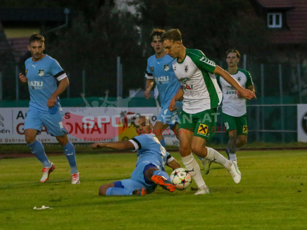 VST Völkermarkt - SVG Bleiburg 2-2, Kärntner Liga 2. Runde | Alen Martinovic (SVG Bleiburg #18) Raphael Huber (SVG Bleiburg #4) Raphael Kulterer (VST Völkermark #20) VST Völkermarkt - SVG Bleiburg 2-2 am 08.08.2023 in Völkermarkt
(Lilienberg Arena), Austria, (Photo by Ernst Krawagner sport-fan.at) - Realisiert mit Pictrs.com