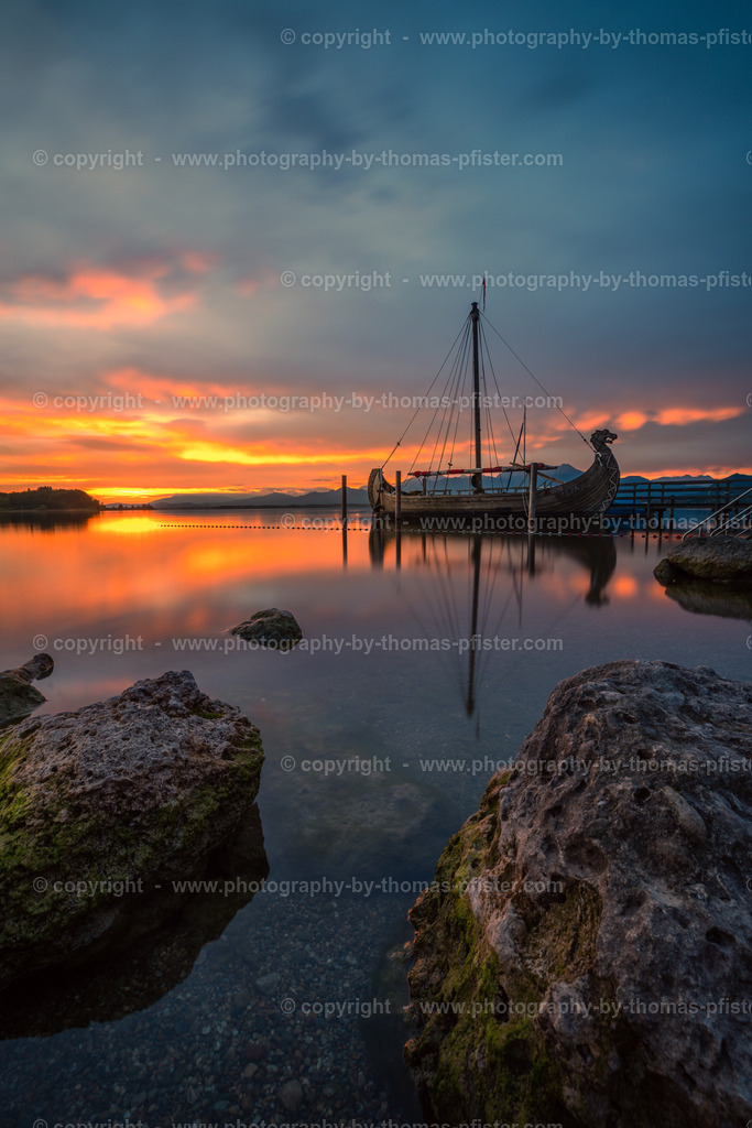 Chiemsee Sonnenaufgang Wikingerschiff copyright  Thomas Pfister-1 | PHOTOGRAPHY BY THOMAS PFISTER