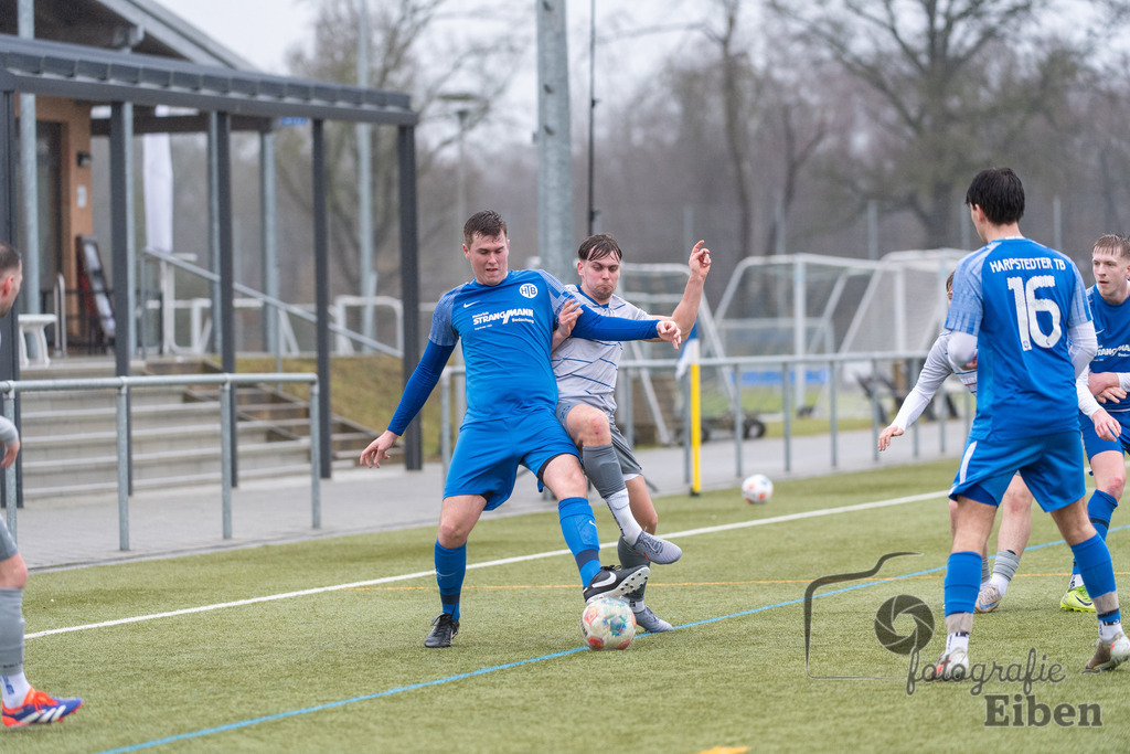 FC Rastede-Harpstedter TB | FC Rastede (grau)-Harpstedter TB (blau) am 22.02.2026 in Rastede (Sportanlage Köttersweg), Photo: Philip Eiben 2026 - Realisiert mit Pictrs.com