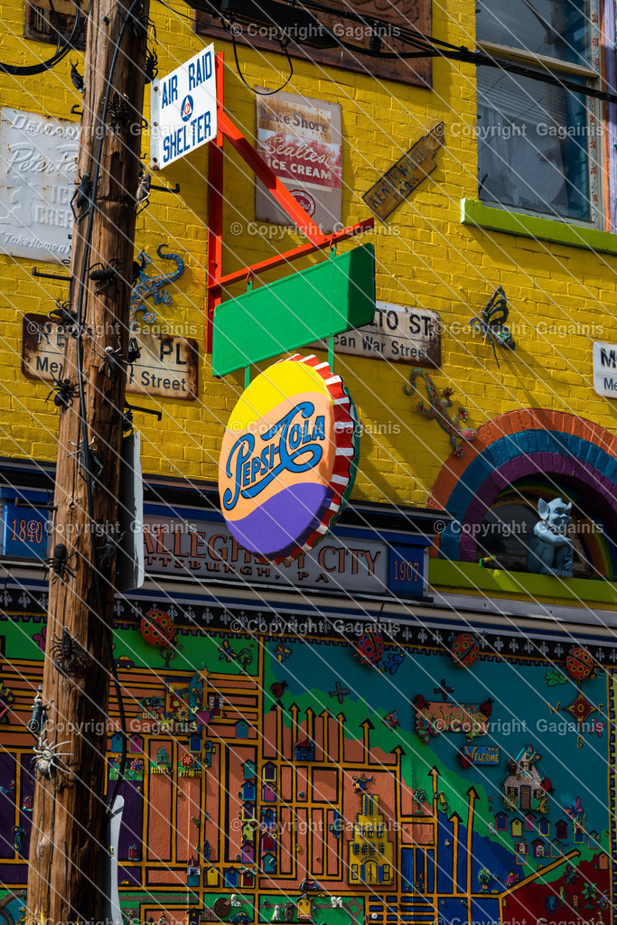 Pittsburgh PA, USA | Pittsburgh begeistert mit seiner einzigartigen Mischung aus Industriegeschichte, moderner Architektur und über 400 Brücken – ein echtes Highlight für jeden Städteliebhaber. Ob beim Sonnenuntergang über dem Point State Park oder beim Bummel durch den Strip District, Pittsburgh bietet unvergessliche Fotomotive und urbanes Flair.