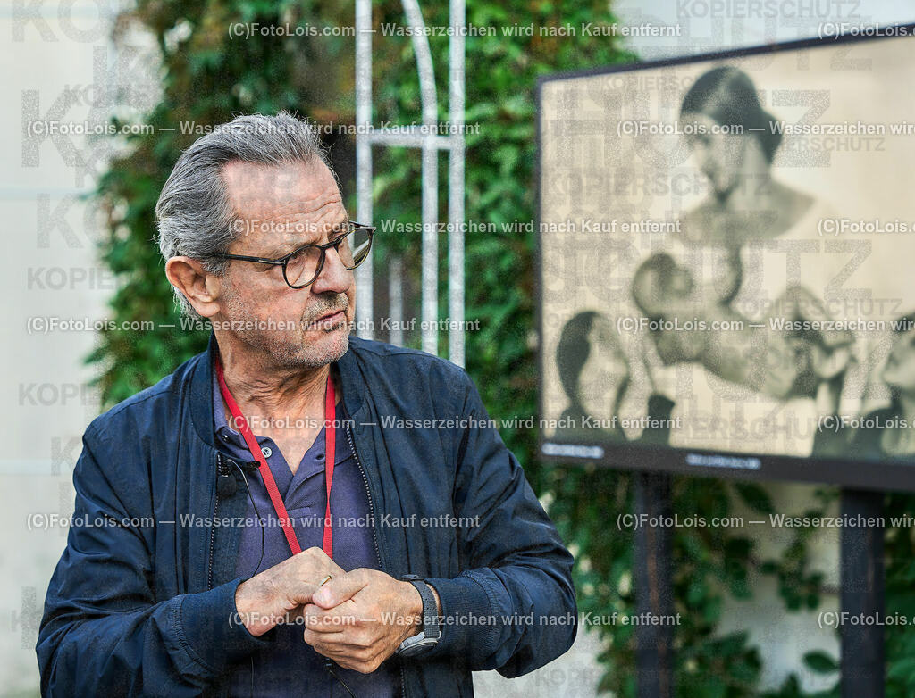ALP6138_TdBerufsfotografie_Baden_Faber ueber Koppitz | (C)FotoLois.com, Alois Spandl, Tage der NÖ Berufsfotografie in Baden, Rundgang durch die Ausstellung Rudolph Koppitz mit Kunsthändler und Galerist Johannes Faber, Fr 6. Oktober 2023.
