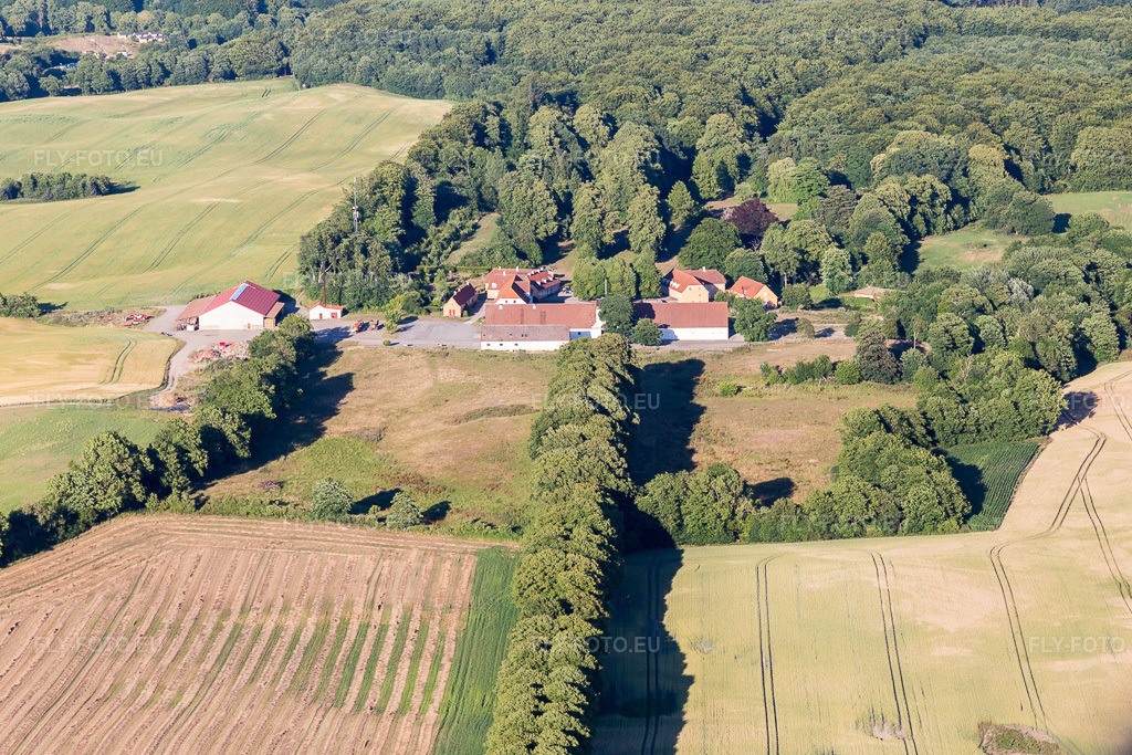 Vue aérienne: Klintholm Mon (DK), Dieux de Klintholm à Borre dans le département Sjaelland, Danemark. Photo: IMG_108531.jpg prise le 04/07/2018 par Werner Riehm/FLY-FOTO.euRésolution de l'original: 4708 x 3139 px