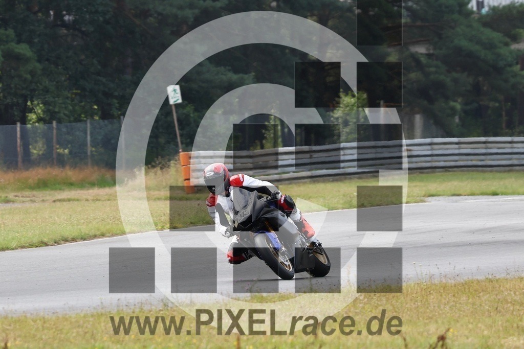 0243-20240716_13480 | Schöne Erinnerungen an spannende Momente - das festzuhalten ist unser Job. PIXELrace.de ist seit 2003 auf den Rennstrecken Europas unterwegs um die Action draußen beim Fahren und die wunderbare Stimmung imm Fahrerlager für euch einzufangen.