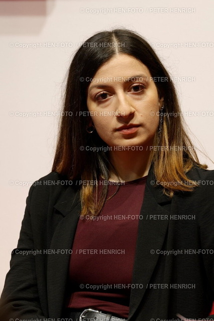 76. Frankfurter Buchmesse Impressionen | 18.10.2024 Heute ab 14 Uhr für alle geöffnet 76. Buchmesse Frankfurt Halle 1.2 New Adults Frankfurt Authors Stage mit Autorin Nena Tramountani (im Bild) (Foto: Peter Henrich) - Realisiert mit Pictrs.com