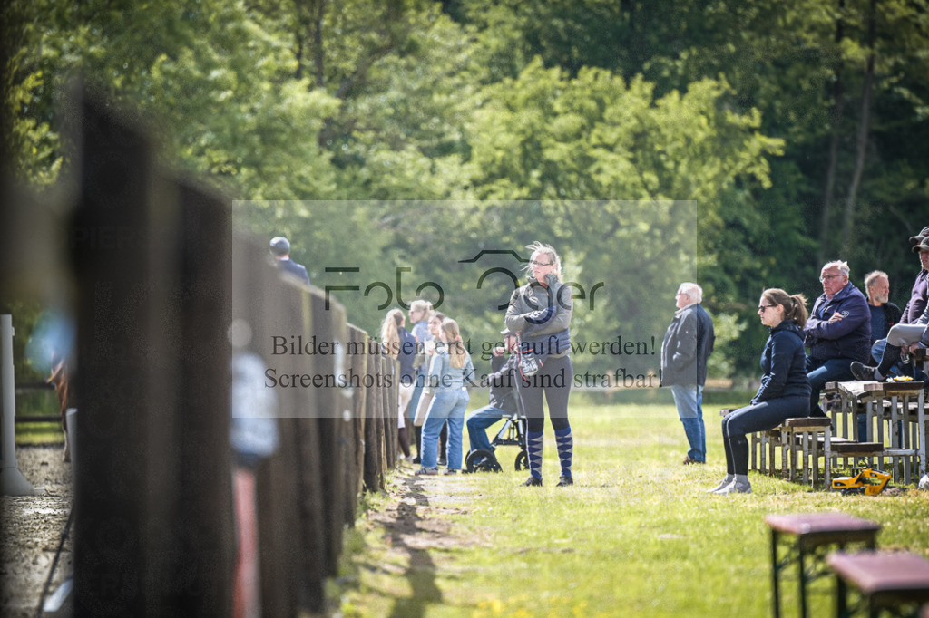 DOS_7384 | Entdecke hochwertige Reitturnierfotos von Foto Oger. Professionell, emotional und authentisch – jetzt Lieblingsmomente im Shop bestellen.Deutschlandweite Turnierfotografie. - Realisiert mit Pictrs.com