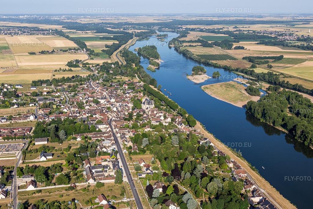 Vue aérienne: Les rives de la Loire à Saint-Dye-sur-Loire à Saint-Dyé-sur-Loire dans le département Loir et Cher, France. Photo: IMG_082160.jpg prise le 20/06/2015 par Werner Riehm/FLY-FOTO.eu – Résolution de l'original: 5232 x 3488 px