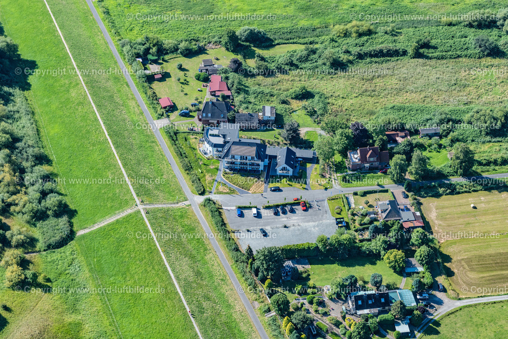 Krautsand_Ferienwohnungen_Elbblick_ELS_9667130822 | DROCHTERSEN 13.08.2022 Ferienhaus Anlage " Elbblick " an der Straße Zur Elbaussicht in Drochtersen im Bundesland Niedersachsen, Deutschland. // Holiday house plant of the park " Elbblick " on street Zur Elbaussicht in Drochtersen in the state Lower Saxony, Germany. Foto: Martin Elsen