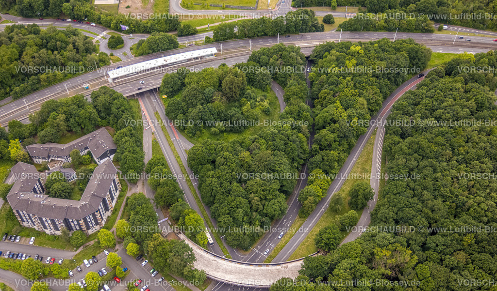 Bochum220604899 | Luftbild, Haltestelle Universitätsstraße, Studentenwohnheim AKAFÖ, Bewaldung, Querenburg, Bochum, Ruhrgebiet, Nordrhein-Westfalen, Deutschland