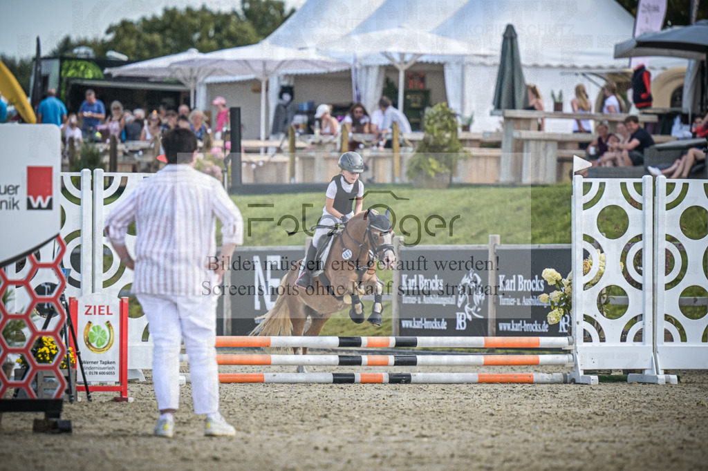 DOS_0757 | Entdecke hochwertige Reitturnierfotos von Foto Oger. Professionell, emotional und authentisch – jetzt Lieblingsmomente im Shop bestellen. - Realisiert mit Pictrs.com
