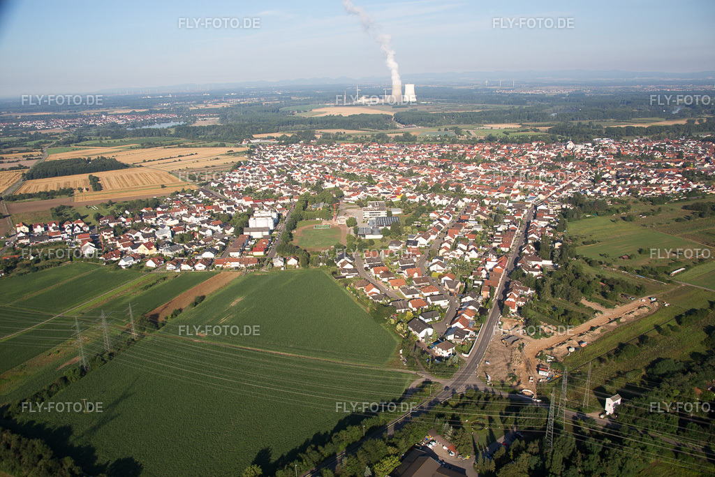 Ortsansicht | Luftbild: Ortsansicht im Ortsteil Oberhausen in Oberhausen-Rheinhausen im Bundesland Baden-Württemberg in Deutschland. Foto: IMG_092420.jpg vom 01.08.2016 durch Werner Riehm/FLY-FOTO.de - Realisiert mit Pictrs.com