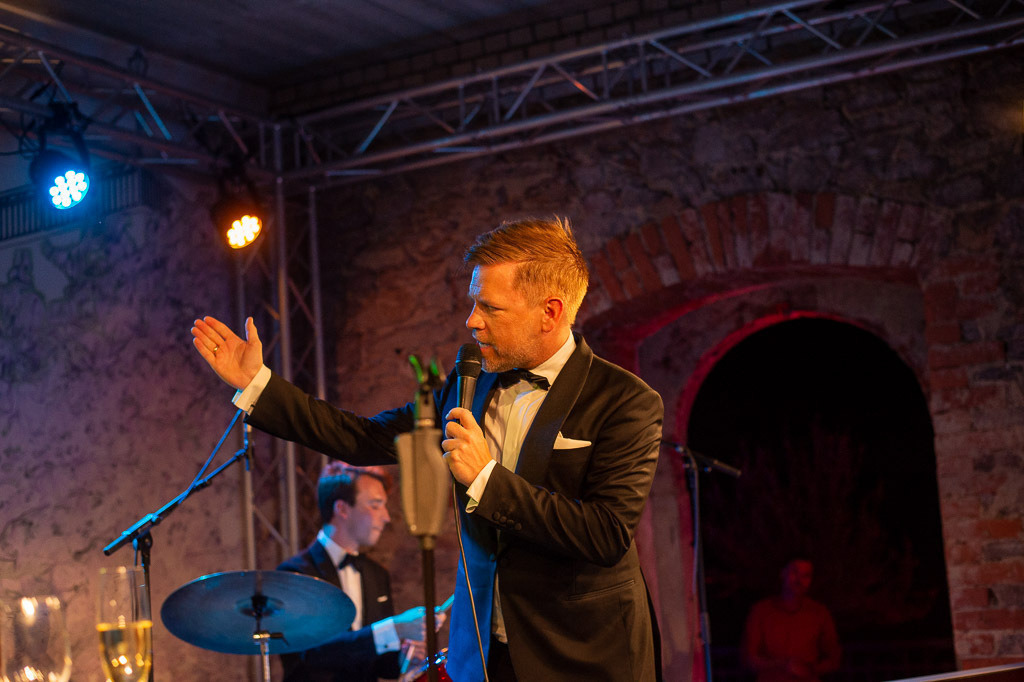 Tom Gaebel & His Trio | Tom Gaebel & His Trio im Forte Belvedere Leisnig zum Festival Hallo Leisnig 2022. - Realisiert mit Pictrs.com