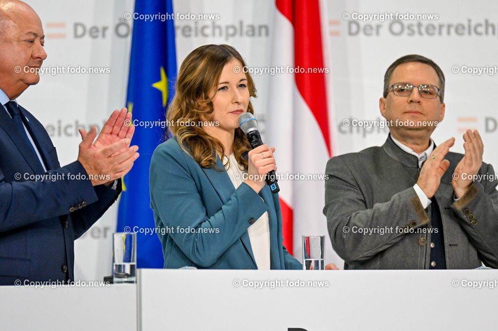 Der Oesterreichplan_ OeVP_ Wels_ 26.01.2024-42 | 26.01.2024, Wels, AUT, ÖVP, Der Österreichplan, im Bild Christian Stocker (VP, Parteisekretaer OeVP), Claudia Plakolm (VP, Staatssekretaerin im Bundeskanzleramt), August Wöginger (VP, Klubobmann OeVP Parlamentsklub) 