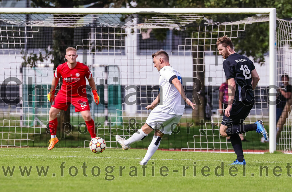 2023-09-03_054_SV_Anzing_gegen_TSV_Ottobrunn | Anzing, Deutschland, 03.09.2023:
Fußball, Kreisliga 2023 / 2024, Testspiel, 3. Spieltag, Endergebnis: 3:0

Torwart Florian Huber (SV Anzing, #22), Tobias Grill (TSV Ottobrunn, #7), Alexander Huber (SV Anzing, #19)

Foto: Christian Riedel / fotografie-riedel.net