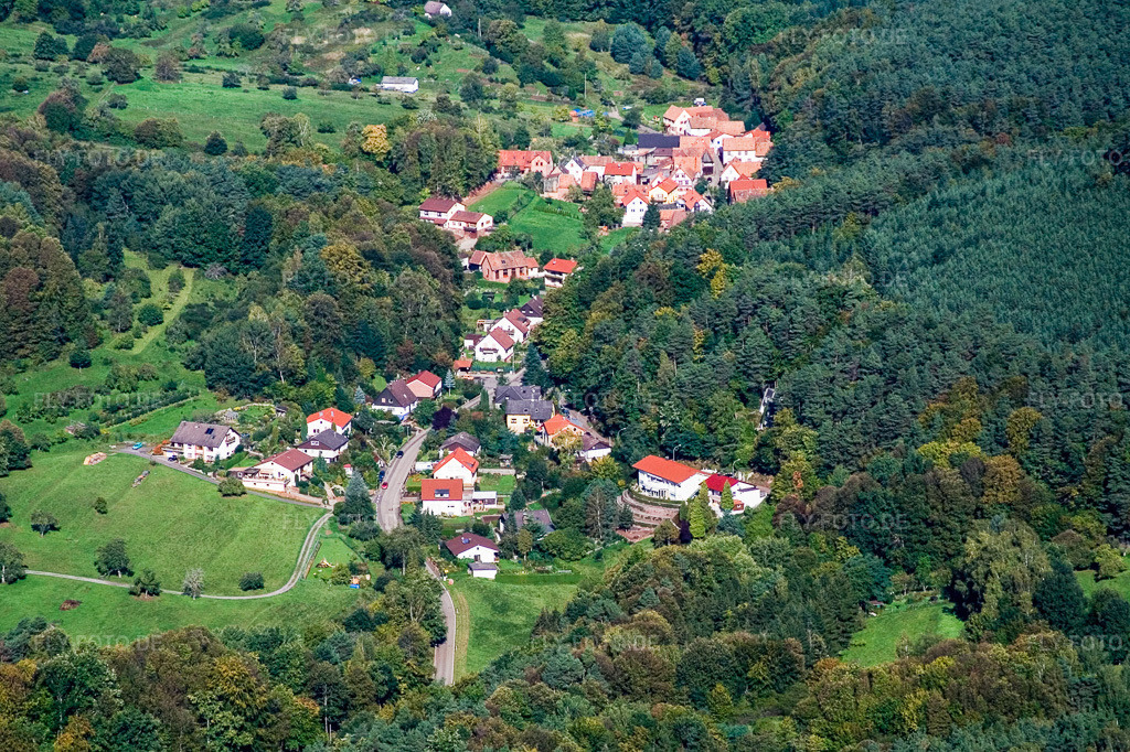 Luftbild: im Pfälzerwald im Ortsteil Blankenborn in Bad Bergzabern im Bundesland Rheinland-Pfalz in Deutschland. Foto: IMG_4278.jpg vom 08.10.2006 durch Werner Riehm/FLY-FOTO.de