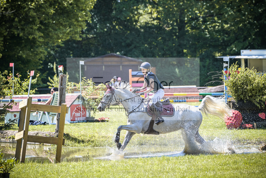 DOS_5831 | Entdecke hochwertige Reitturnierfotos von Foto Oger. Professionell, emotional und authentisch – jetzt Lieblingsmomente im Shop bestellen.Deutschlandweite Turnierfotografie. - Realisiert mit Pictrs.com