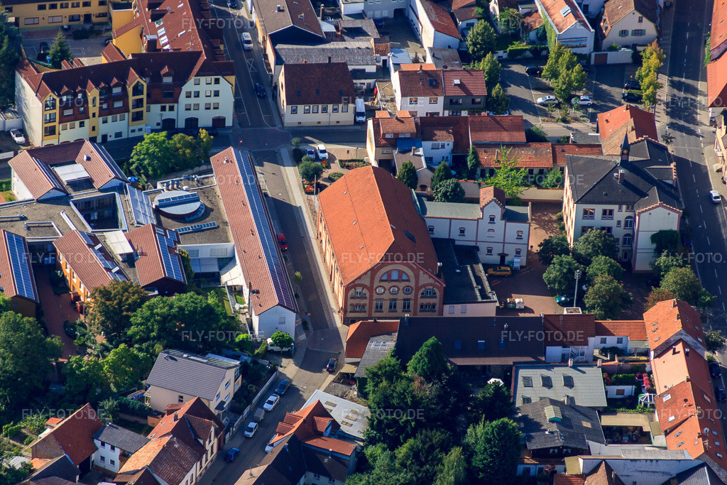Luftbild: Seniorenheim St. Franziskus und Leos Bühne mit Biss ... in Philippsburg im Bundesland Baden-Württemberg in Deutschland. Foto: IMG_52250.jpg vom 19.08.2012 durch Werner Riehm/FLY-FOTO.deLEOS BÜHNE Philippsburg | Inpetto Veranstaltungsagentur
