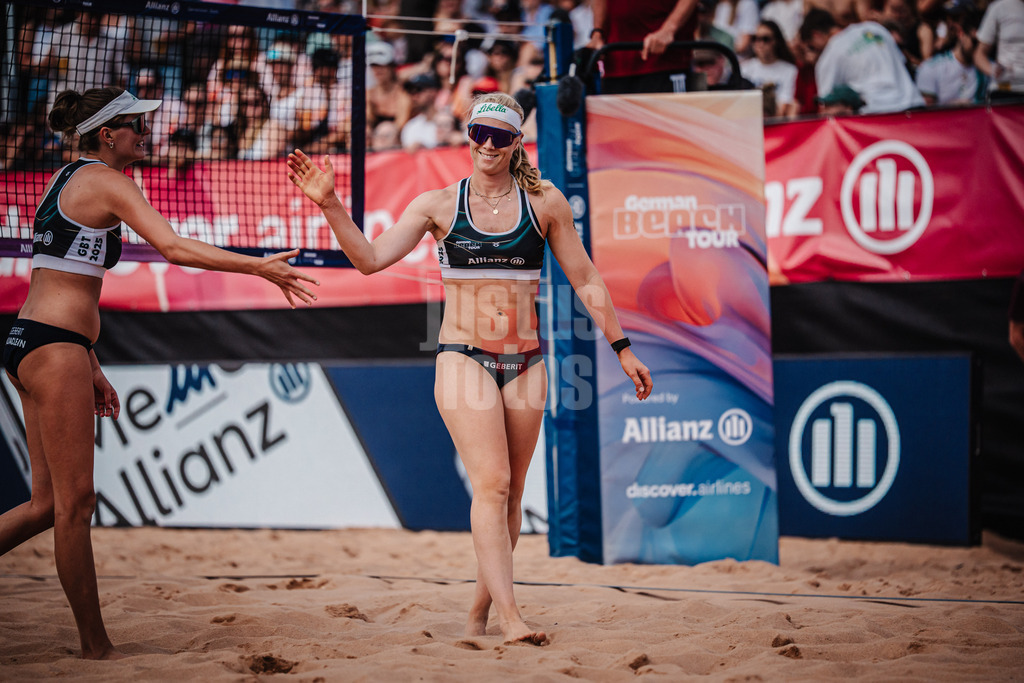 Beachvolleyball | Frauen | Allianz German Beach Tour 2025 | Tourstop München | 12.07.2025 | v.l. Sarah Schulz und Anna Behlen klatschen ein