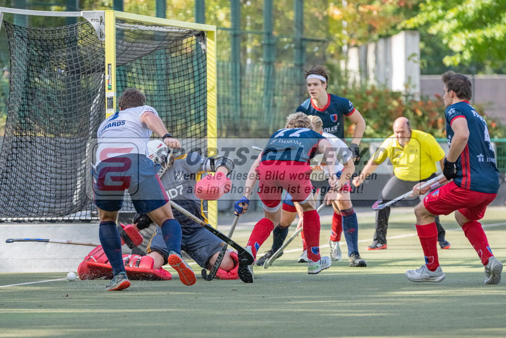 HK_20220925_100237 | 1. Bundesliga Herren Düsseldorfer HC - Berliner HC  am 25.9.2022 DHC Düsseldorf, Düsseldorf , Liam Holdermann ( Berliner HC #77 ) , Benjamin Hamish Edwards ( Düsseldorfer HC #3 ) , Zickler Anton Torwart ( Düsseldorfer HC #32 )