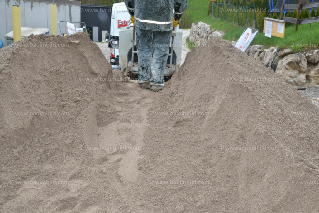 bib-lg19-fussbodenaufbau-0176 | Nach LV-Leistungsgruppen sortierte Detailfotos über den Bau eines Hauses. Alle Hausbau-Bilder direkt vom Urheber und Autor der Website Haus-Selber-Bauen.com