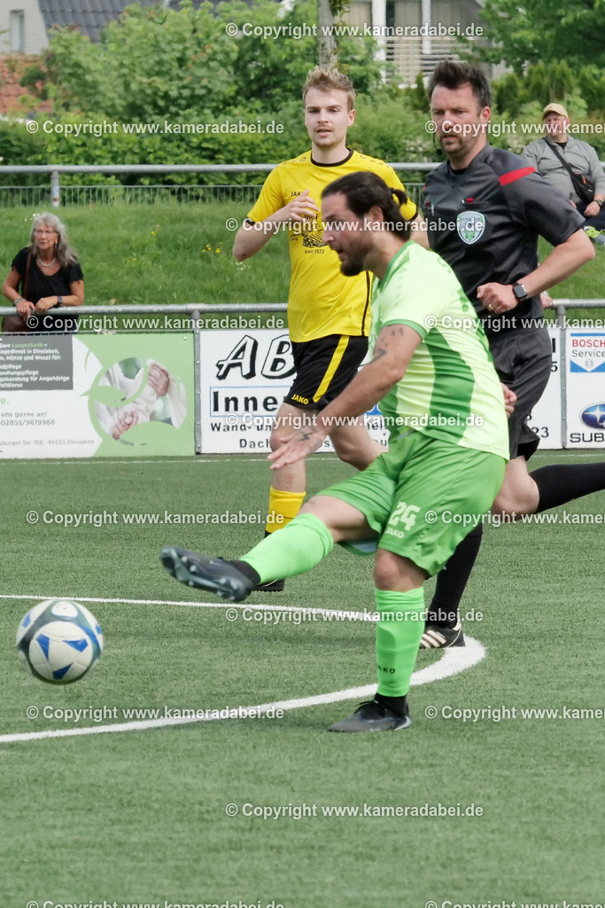 Fußball : Bezirksliga : SV 08/29 Friedrichsfeld - Borusia Veen am 10.05.2026 in Voerde Friedrichsfeld | Fußball : Bezirksliga : SV 08/29 Friedrichsfeld - Borusia Veen am 10.05.2026 in Voerde Friedrichsfeld - Realisiert mit Pictrs.com