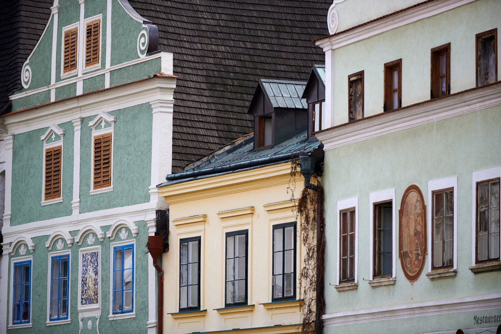 Hauszeile Altstadt | Krumau, Tschechien - April 21, 2013: Hauszeile in der Altstadt. - Realisiert mit Pictrs.com