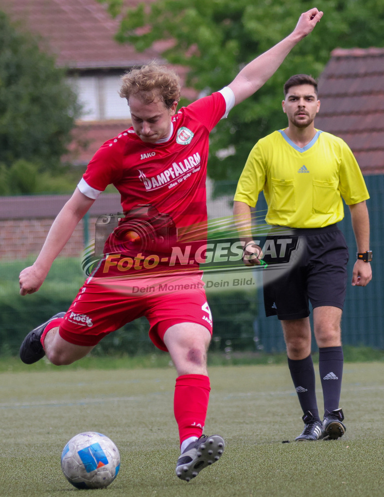 Bünder SV - TV Elverdissen | Auf dem Bild zu sehen: rot Bünder SV: Johannes SteinmeierBünder SV, TV Elverdissen, Saison 26/27, Kreisliga A, Bünde, Deutschland - Realisiert mit Pictrs.com