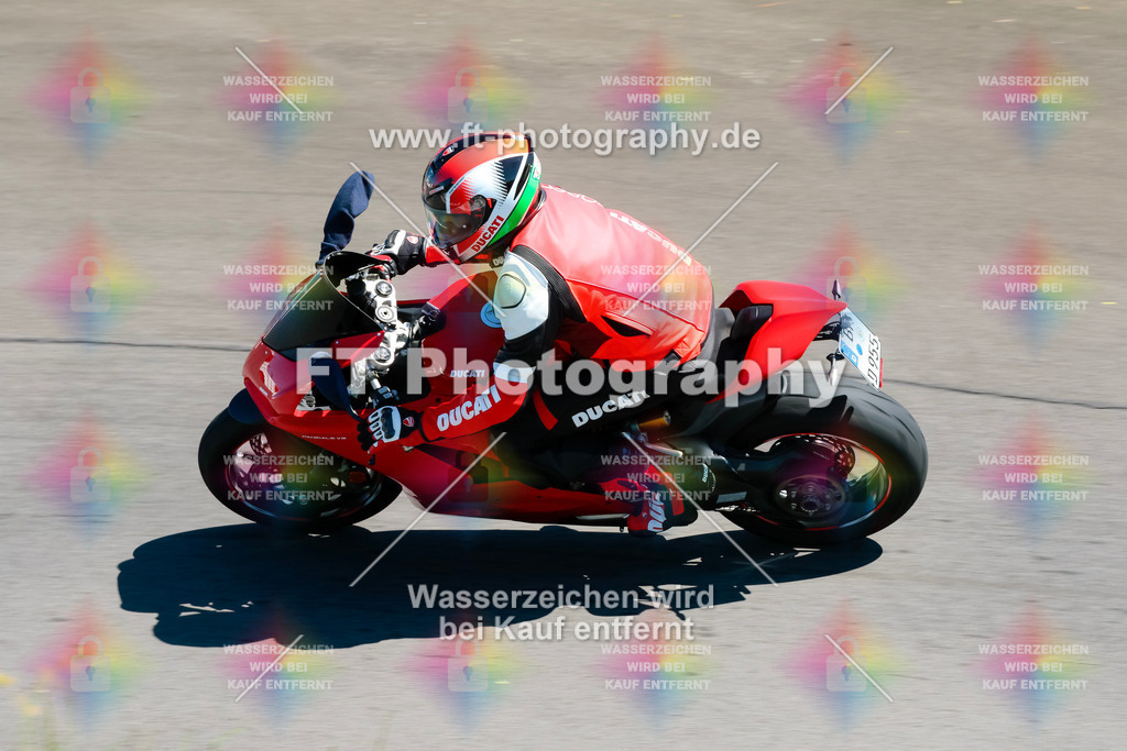 Moto-TeamOBK-21932 | Hier findet Ihr Bilder von Touristenfahrten auf der Nürburgring Nordschleife oder von anderen Veranstaltungen die ich besucht habe. Viel Spass beim Durch Schauen 