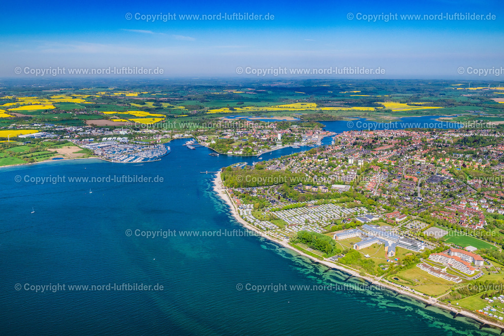 Neustadt_In_Holstein_Camping_Plätze_ELS_5414010524 | NEUSTADT IN HOLSTEIN 01.05.2024 Wohnwagen und Zelte- Campingplatz - und Zeltplatz Lotsenhaus in Neustadt in Holstein im Bundesland Schleswig-Holstein. // Camping with caravans and tents in Neustadt in Holstein in the state Schleswig-Holstein. Foto: Martin Elsen