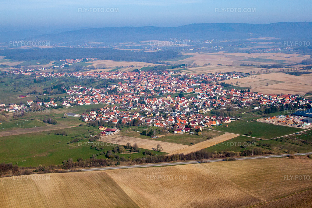 Aerial view: View of the town in Surbourg in the state Bas-Rhin, France.Photo: IMG_62751.jpg taken on 03/09/2014 by Werner Riehm/FLY-FOTO.comResolution of the original: 4752 x 3168 px