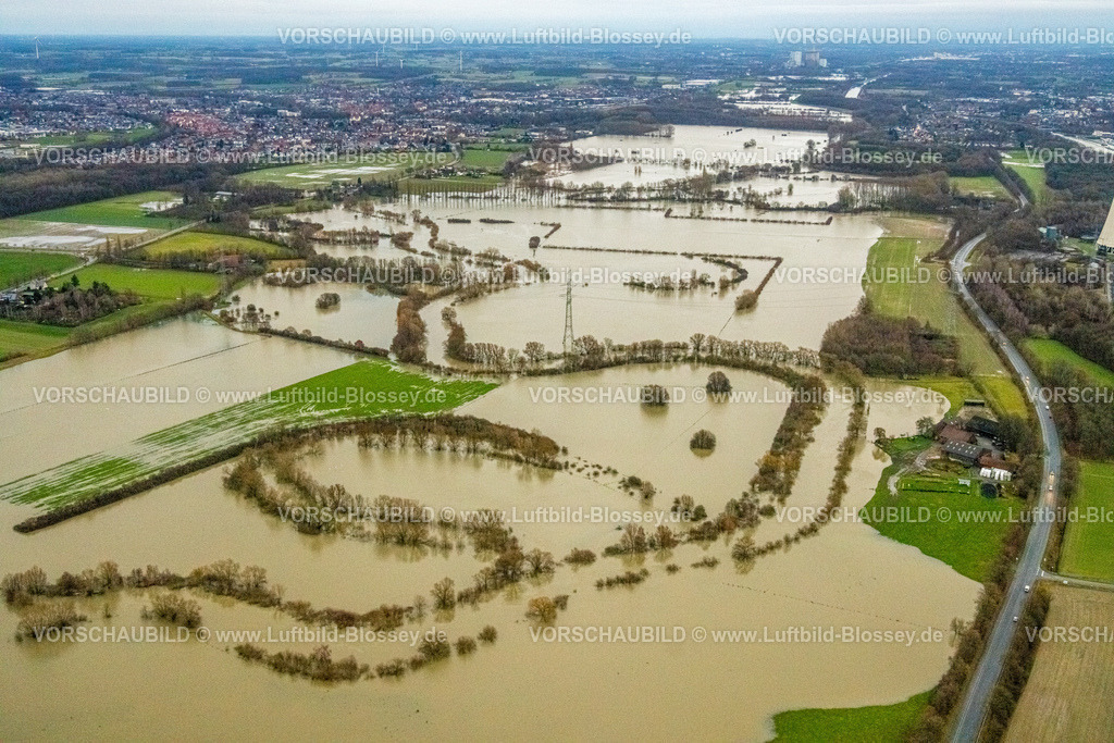 Bergkamen231204783Lippe | Luftbild vom Hochwasser der Lippe, Weihnachtshochwasser 2023, Fluss Lippe tritt nach starken Regenfällen über die Ufer, Überschwemmungsgebiet NSG Lippeaue von Werne bis Heil, Stadtgrenze Werne und Bergkamen, Heil, Bergkamen, Ruhrgebiet, Nordrhein-Westfalen, Deutschland