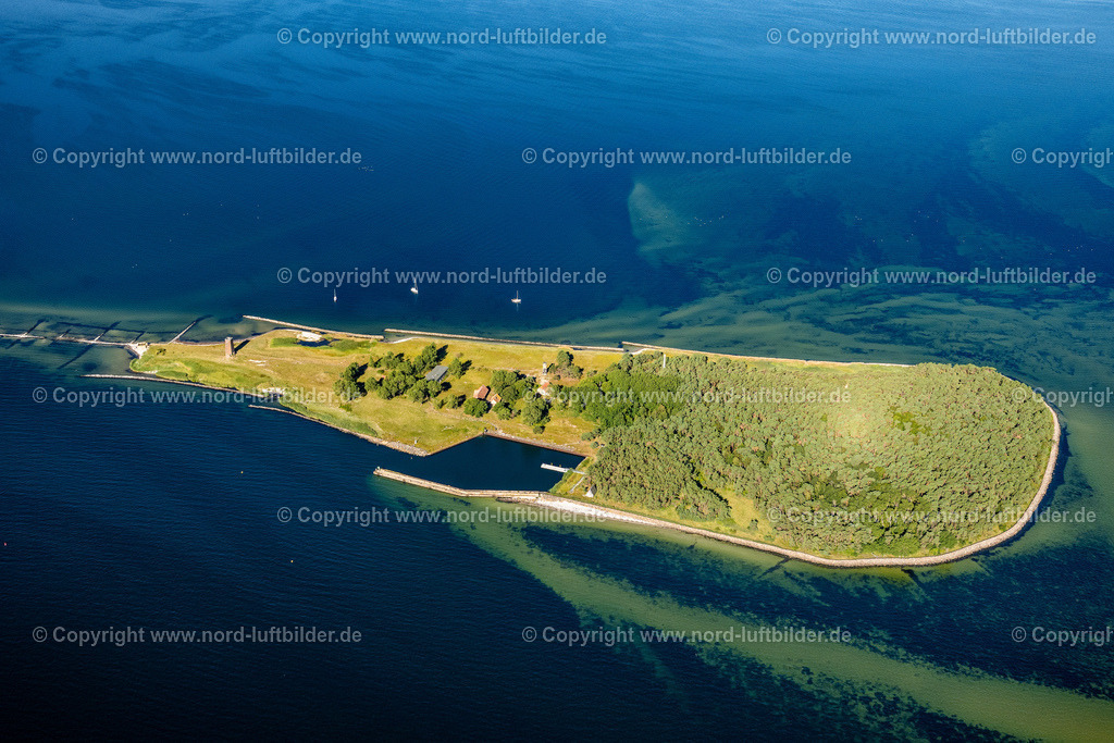 Ruden_Insel_ELS_7352100822 | KRöSLIN 10.08.2022 Küstenbereich der der Ostsee - Insel Ruden in Kröslin im Bundesland Mecklenburg-Vorpommern, Deutschland. Weiterführende Informationen bei: Gemeinde Kröslin,  NABU - Naturschutzbund Deutschland e.V.. // Coastal area of Baltic Sea - island Ruden in Kroeslin in the state Mecklenburg - Western Pomerania, Germany. Further information at: Gemeinde Kroeslin,  NABU - Naturschutzbund Deutschland e.V.. Foto: Martin Elsen