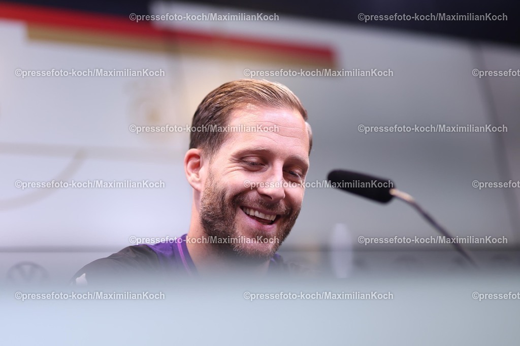 DFB22032501019 | 22.03.2025, Fußball, Abschlusstraining und Pressekonferenz vor dem Nations League  Viertelfinale Deutschland - Italien, Signal Iduna Park, Saison 2024 2025: Torwart Oliver Baumann (GER #01) DFB regulations prohibit any use of photographs as image sequences and or quasi-video.
