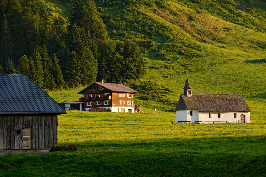 Kapelle und Bregenzerwälderhaus | Schoenenbach, Austria - July 24, 2012: Vorsäßsiedlung Schönenbach;  Kapelle und Bregenzerwälderhaus. - Realisiert mit Pictrs.com
